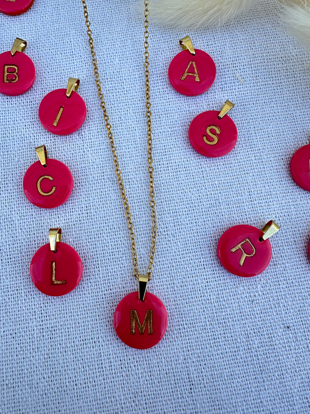 Médaille Initiale – Octobre Rose 🎀