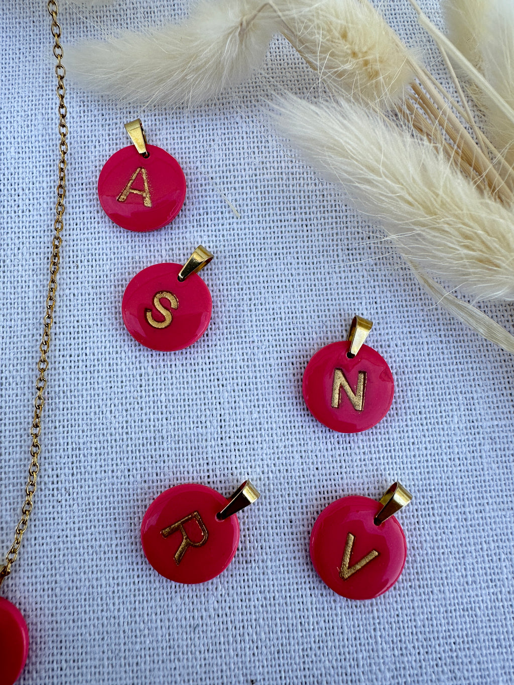 Médaille Initiale – Octobre Rose 🎀