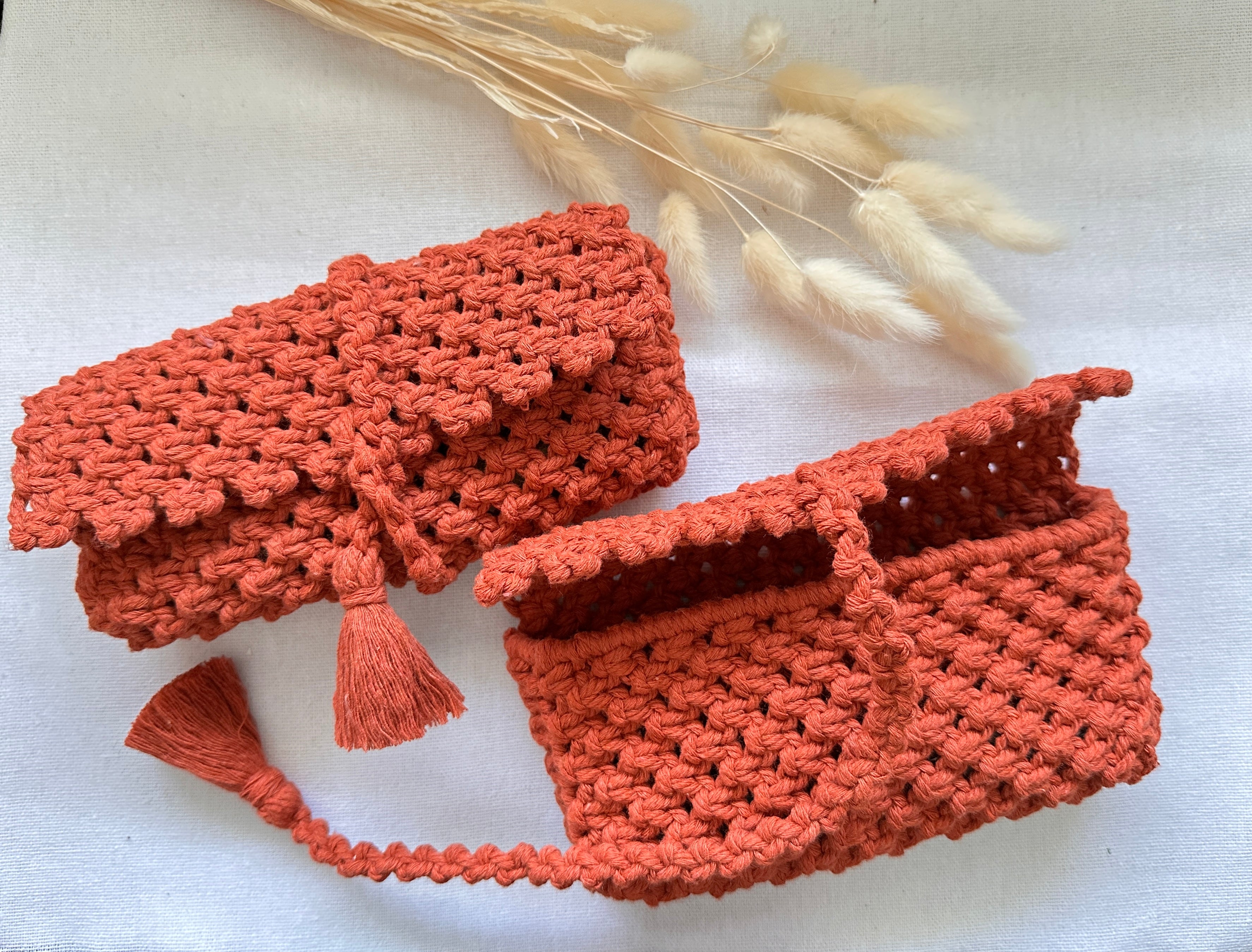 Étui à stylo en macramé[SUR COMMANDE]